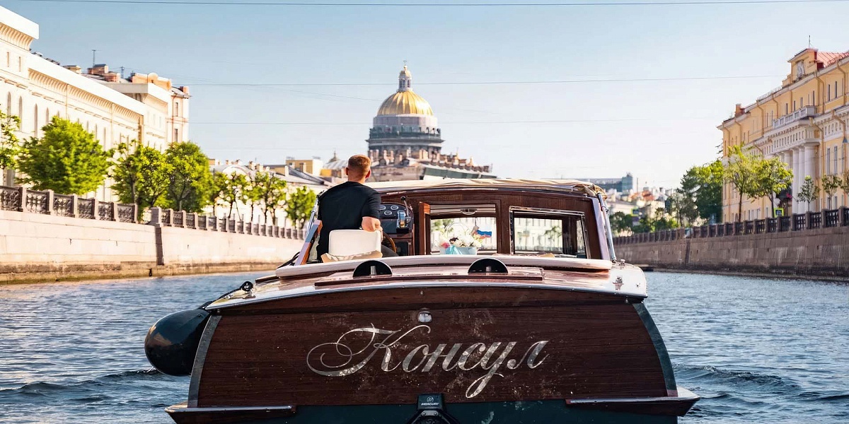 Аренда катера премиум класса Консулв Санкт-Петербурге